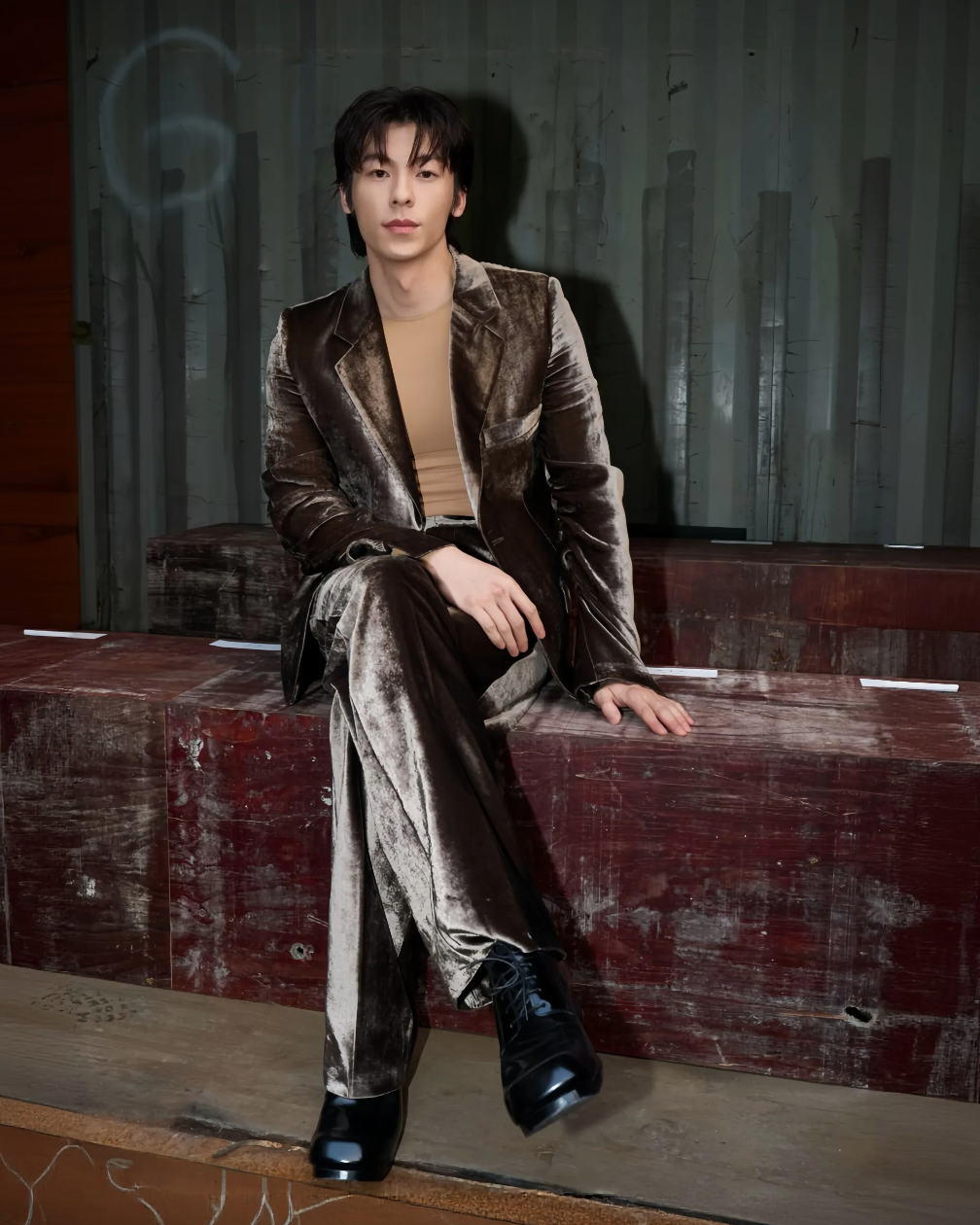 Show Maison Margiela Thu/Đ&ocirc;ng 2026 g&acirc;y b&atilde;o MXH: Hứa Quang H&aacute;n cũng c&oacute; mặt, model catwalk gần như kh&ocirc;ng thấy đường- Ảnh 1.