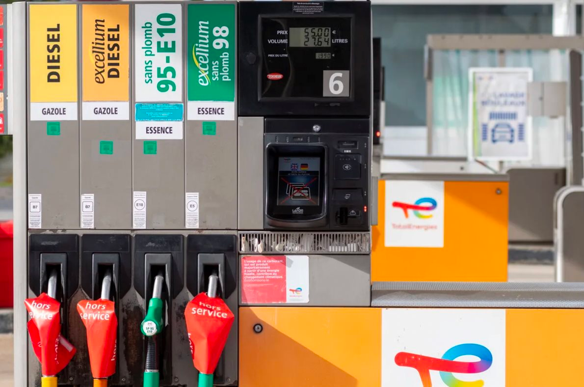 Gi&aacute; xăng vượt 60.000 đồng/l&iacute;t, quốc gia gi&agrave;u nhất nh&igrave; EU chứng kiến 900 trạm xăng cạn kiệt nhi&ecirc;n liệu- Ảnh 1.
