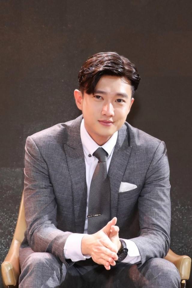 Nam diễn vi&ecirc;n đẹp trai, gi&agrave;u c&oacute;, 38 tuổi chưa vợ con: 