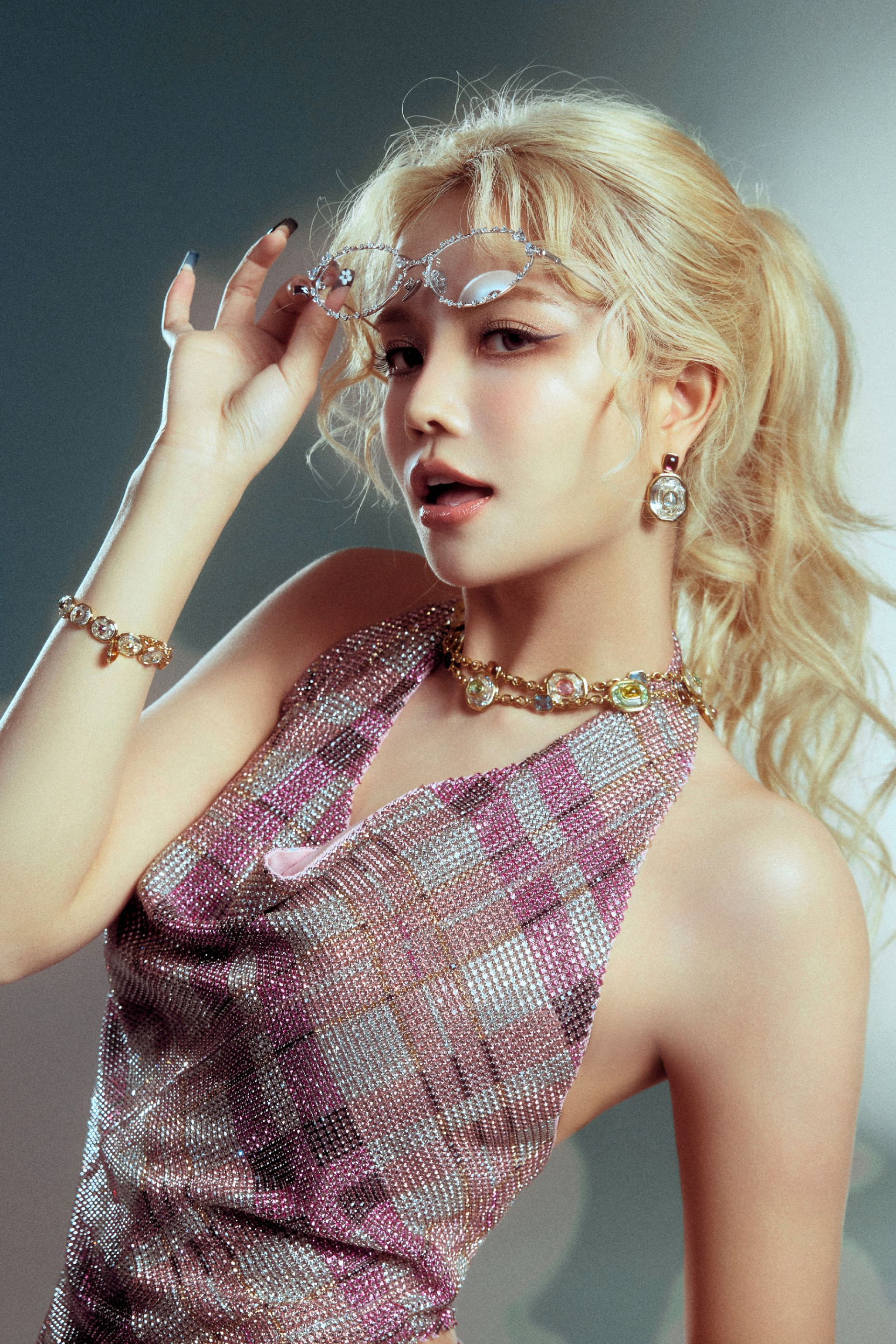 Đồng đội &ldquo;hệ chiến&rdquo; của Trang Ph&aacute;p: Visual ngầu đ&eacute;t, bị tố "t&ograve;m tem" với thầy gi&aacute;o c&oacute; vợ v&agrave; rơi v&agrave;o cảnh thảm hơn 2.300 ng&agrave;y- Ảnh 11.