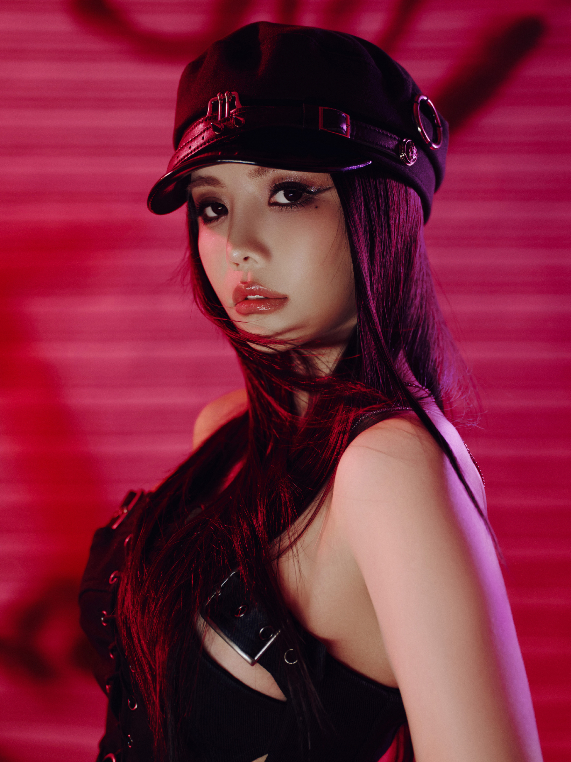 Đồng đội &ldquo;hệ chiến&rdquo; của Trang Ph&aacute;p: Visual ngầu đ&eacute;t, bị tố "t&ograve;m tem" với thầy gi&aacute;o c&oacute; vợ v&agrave; rơi v&agrave;o cảnh thảm hơn 2.300 ng&agrave;y- Ảnh 8.