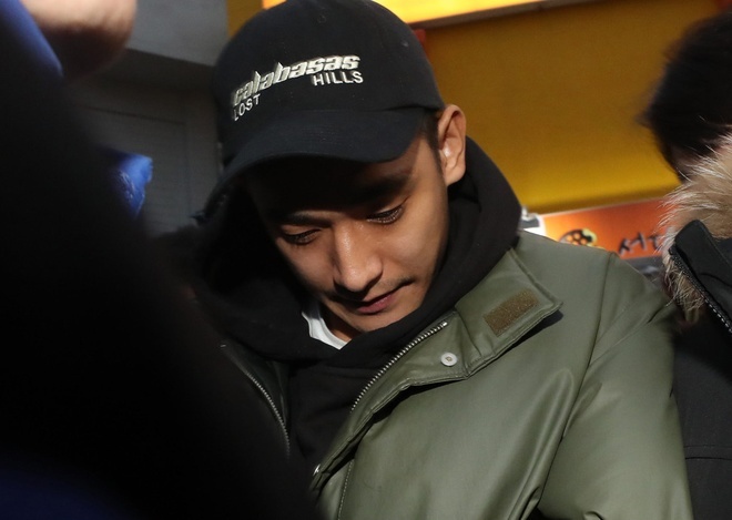 Sự hết thời của nam diễn vi&ecirc;n bị bắt tại s&acirc;n bay v&igrave; d&ugrave;ng chất cấm: 3.000 ng&agrave;y ăn b&aacute;m vợ ca sĩ, nhan sắc xuống cấp kh&ocirc;ng phanh- Ảnh 2.