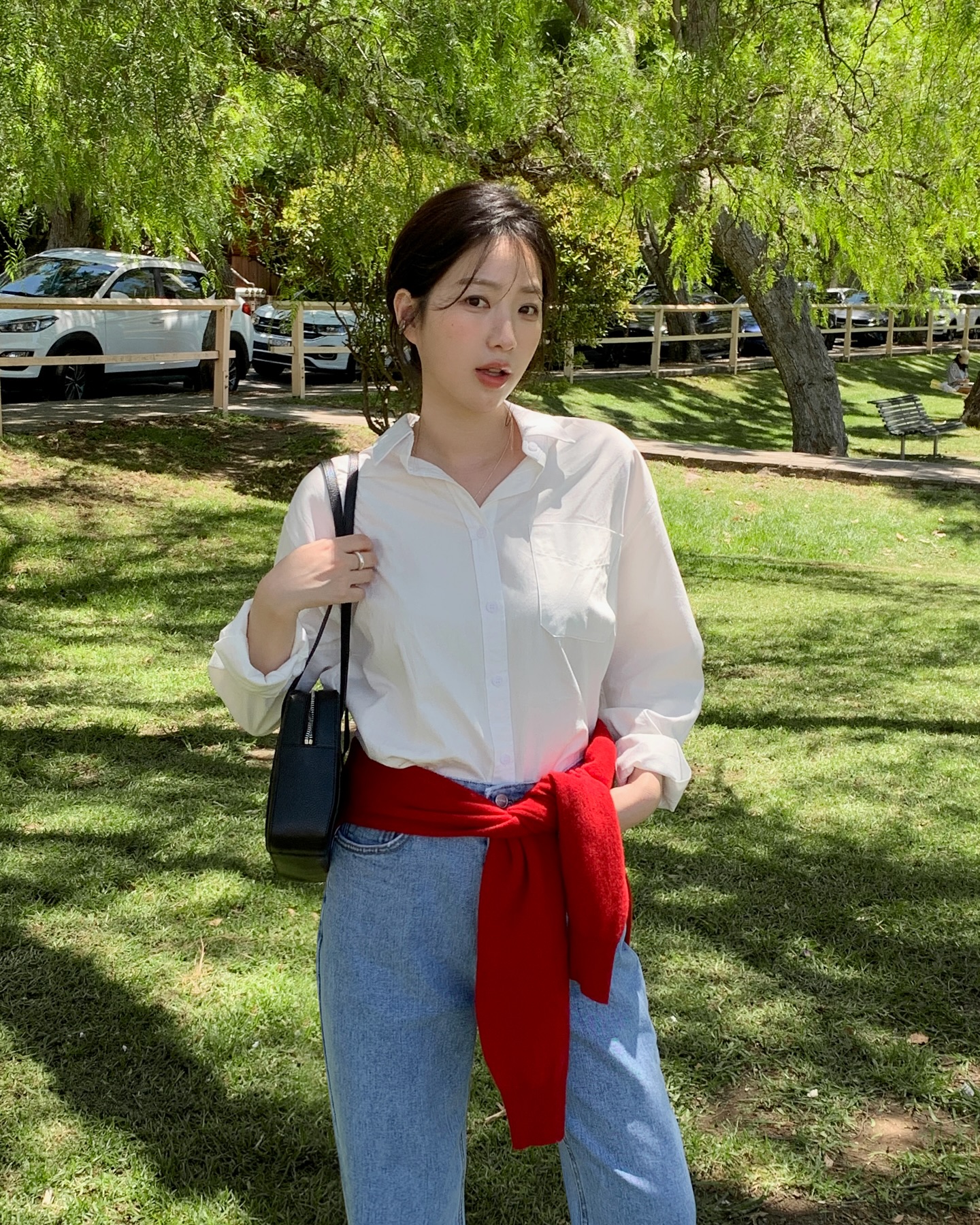 Mặc đẹp qu&aacute; dễ nếu chị em c&oacute; 4 mẫu &aacute;o sơ mi m&ugrave;a h&egrave;- Ảnh 9.