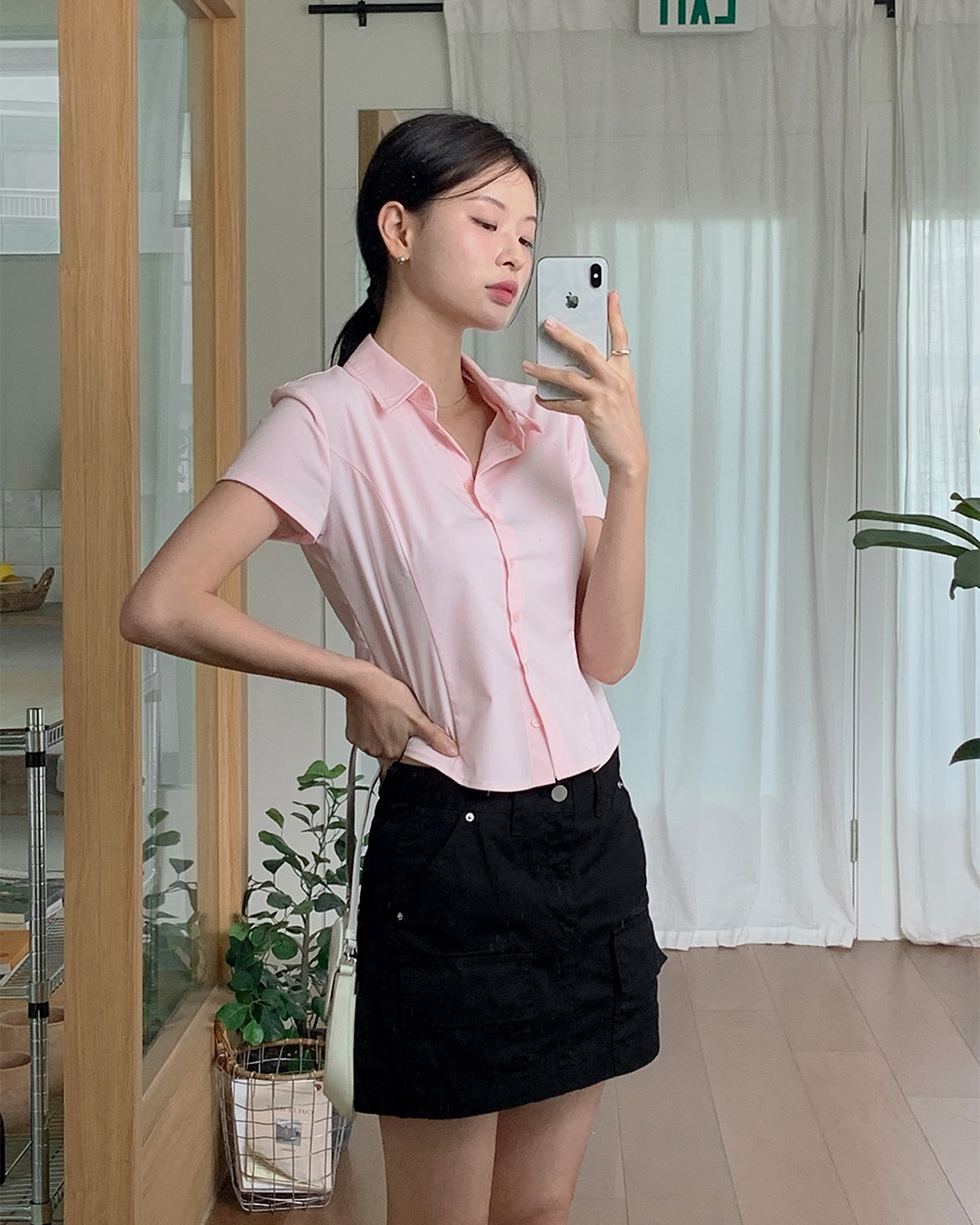 Mặc đẹp qu&aacute; dễ nếu chị em c&oacute; 4 mẫu &aacute;o sơ mi m&ugrave;a h&egrave;- Ảnh 7.