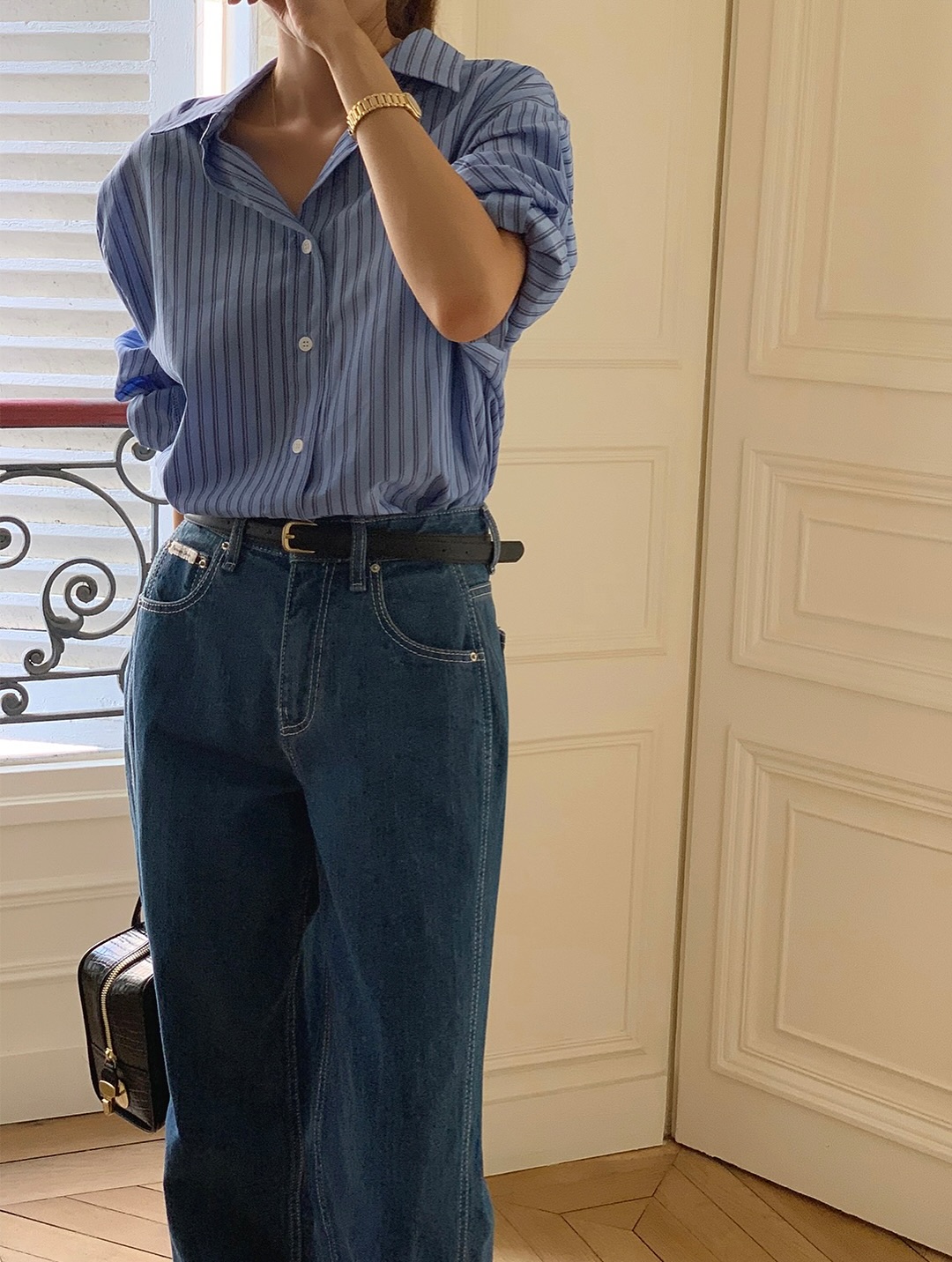 Mặc đẹp qu&aacute; dễ nếu chị em c&oacute; 4 mẫu &aacute;o sơ mi m&ugrave;a h&egrave;- Ảnh 3.