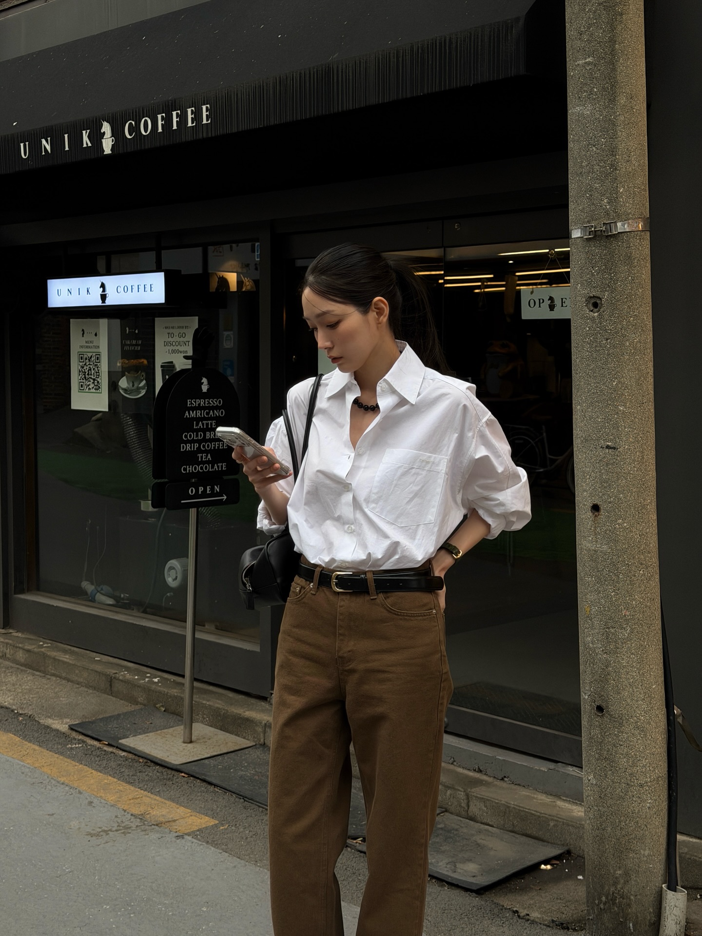 Mặc đẹp qu&aacute; dễ nếu chị em c&oacute; 4 mẫu &aacute;o sơ mi m&ugrave;a h&egrave;- Ảnh 10.