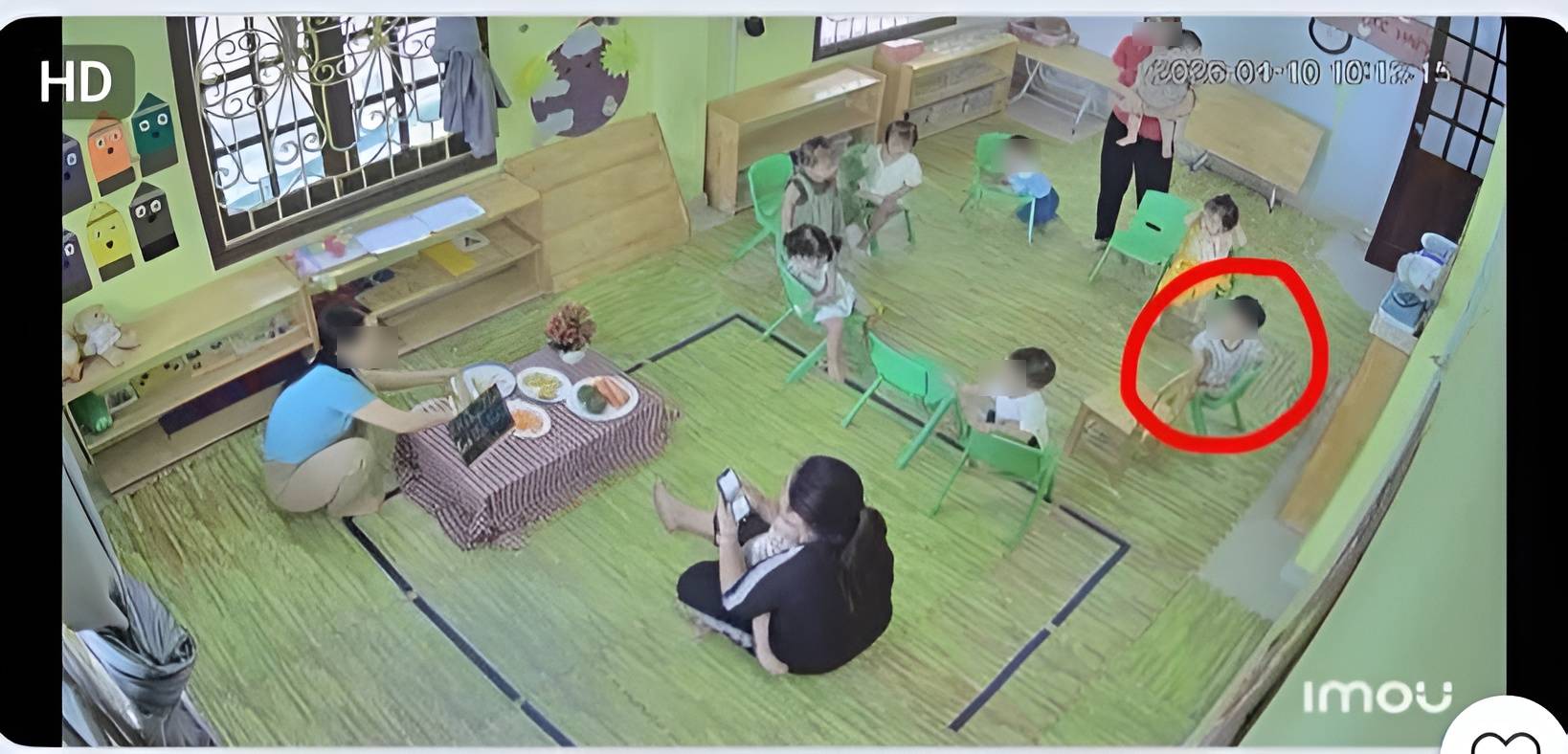 Chồng gửi bức ảnh con đang đi học, vợ xem xong cười đau ruột: "Anh sao vậy anh Hậu?"- Ảnh 1.