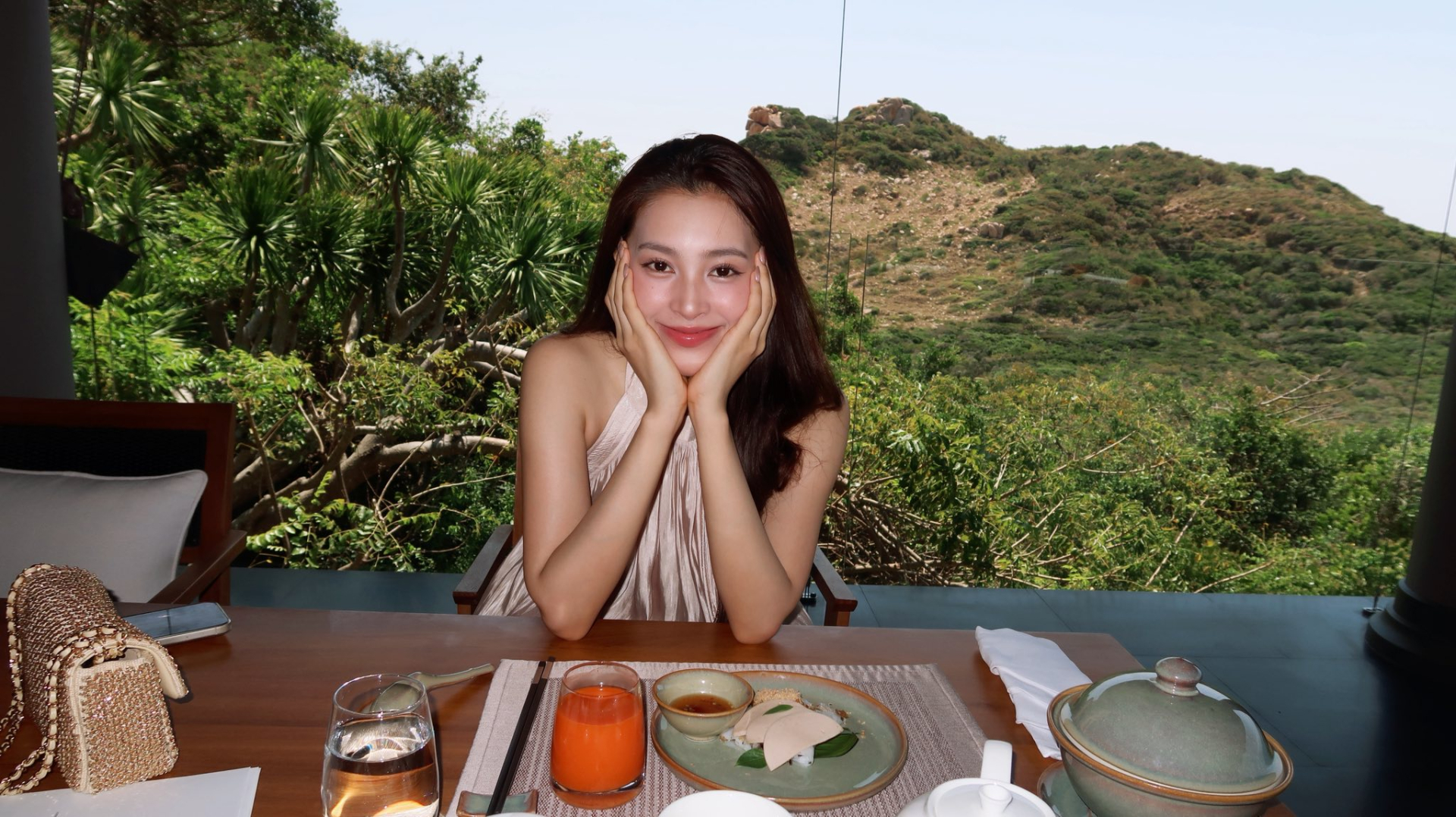 Hoa hậu Tiểu Vy: "T&ocirc;i kh&ocirc;ng kiếm chồng gi&agrave;u"- Ảnh 2.