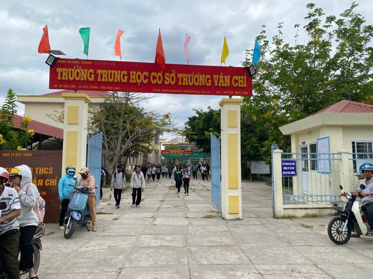 17 học sinh đồng loạt l&ecirc;n tiếng về việc bị gi&aacute;o vi&ecirc;n "t&aacute;c động vật l&yacute;" - Ảnh 1.