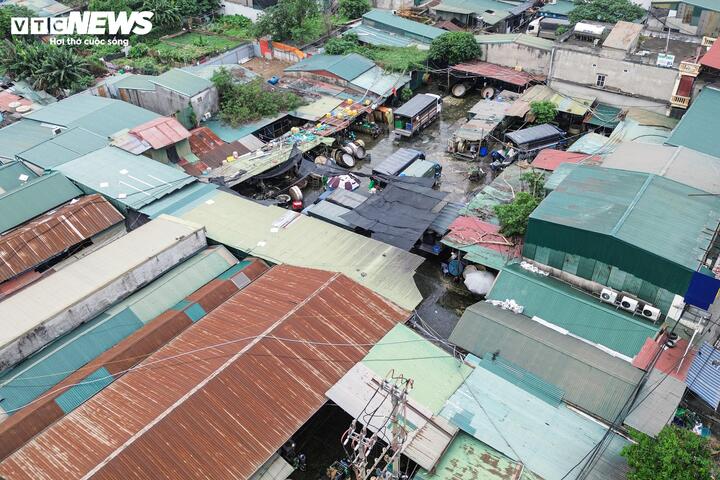 Cảnh &ocirc; nhiễm k&eacute;o d&agrave;i tại chợ c&aacute; lớn nhất H&agrave; Nội trước ng&agrave;y bị giải tỏa- Ảnh 2.