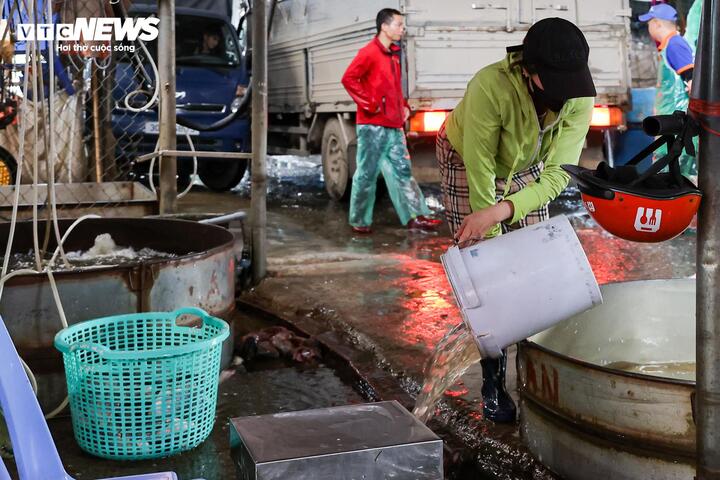 Cảnh &ocirc; nhiễm k&eacute;o d&agrave;i tại chợ c&aacute; lớn nhất H&agrave; Nội trước ng&agrave;y bị giải tỏa- Ảnh 15.