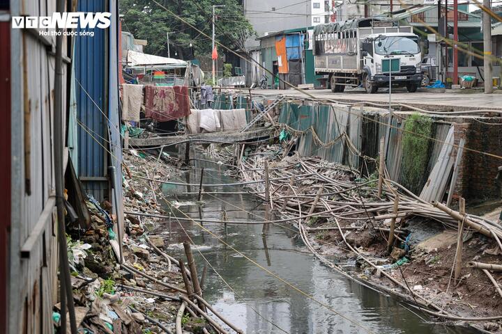 Cảnh &ocirc; nhiễm k&eacute;o d&agrave;i tại chợ c&aacute; lớn nhất H&agrave; Nội trước ng&agrave;y bị giải tỏa- Ảnh 17.