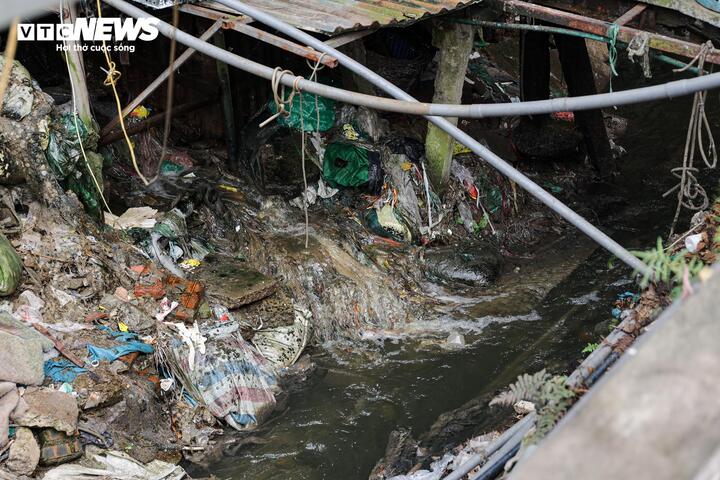 Cảnh &ocirc; nhiễm k&eacute;o d&agrave;i tại chợ c&aacute; lớn nhất H&agrave; Nội trước ng&agrave;y bị giải tỏa- Ảnh 12.