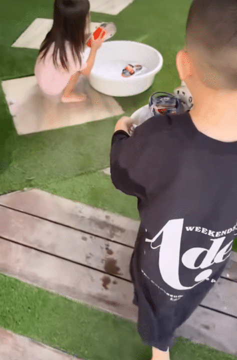 Dậy từ 5 giờ s&aacute;ng l&agrave;m b&aacute;nh c&ugrave;ng mẹ, dạy mẹ ngoại ngữ: B&eacute; Lisa - con g&aacute;i H&agrave; Hồ mới 6 tuổi khiến d&acirc;n mạng th&iacute;ch th&uacute; v&igrave; qu&aacute; lanh lợi- Ảnh 7.