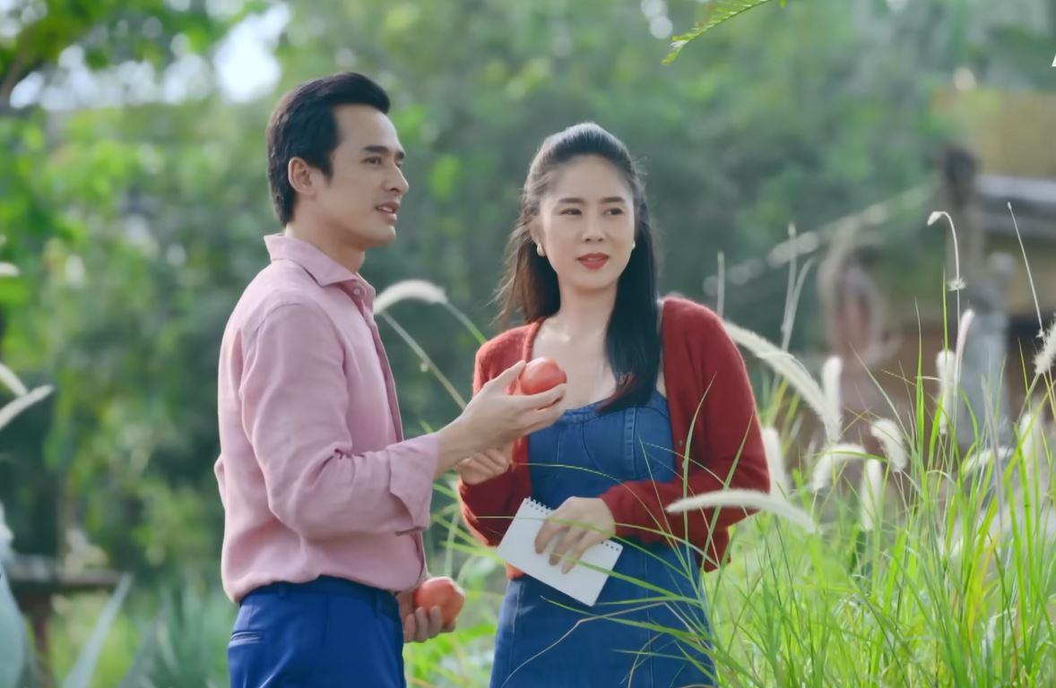 B&oacute;ng Ma Hạnh Ph&uacute;c lộ hạt sạn ngớ ngẩn v&ocirc; c&ugrave;ng, netizen thắc mắc "mắt mũi nữ ch&iacute;nh để đ&acirc;u vậy?"- Ảnh 5.