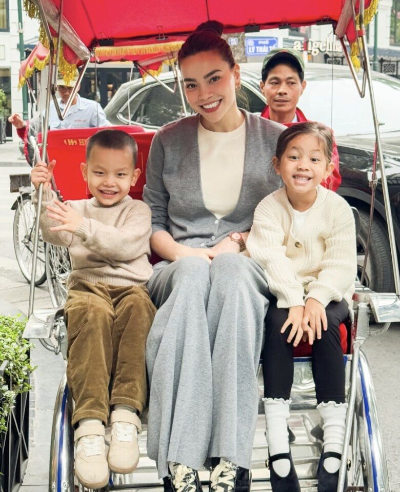 Dậy từ 5 giờ s&aacute;ng l&agrave;m b&aacute;nh c&ugrave;ng mẹ, dạy mẹ ngoại ngữ: B&eacute; Lisa - con g&aacute;i H&agrave; Hồ mới 6 tuổi khiến d&acirc;n mạng th&iacute;ch th&uacute; v&igrave; qu&aacute; lanh lợi- Ảnh 11.