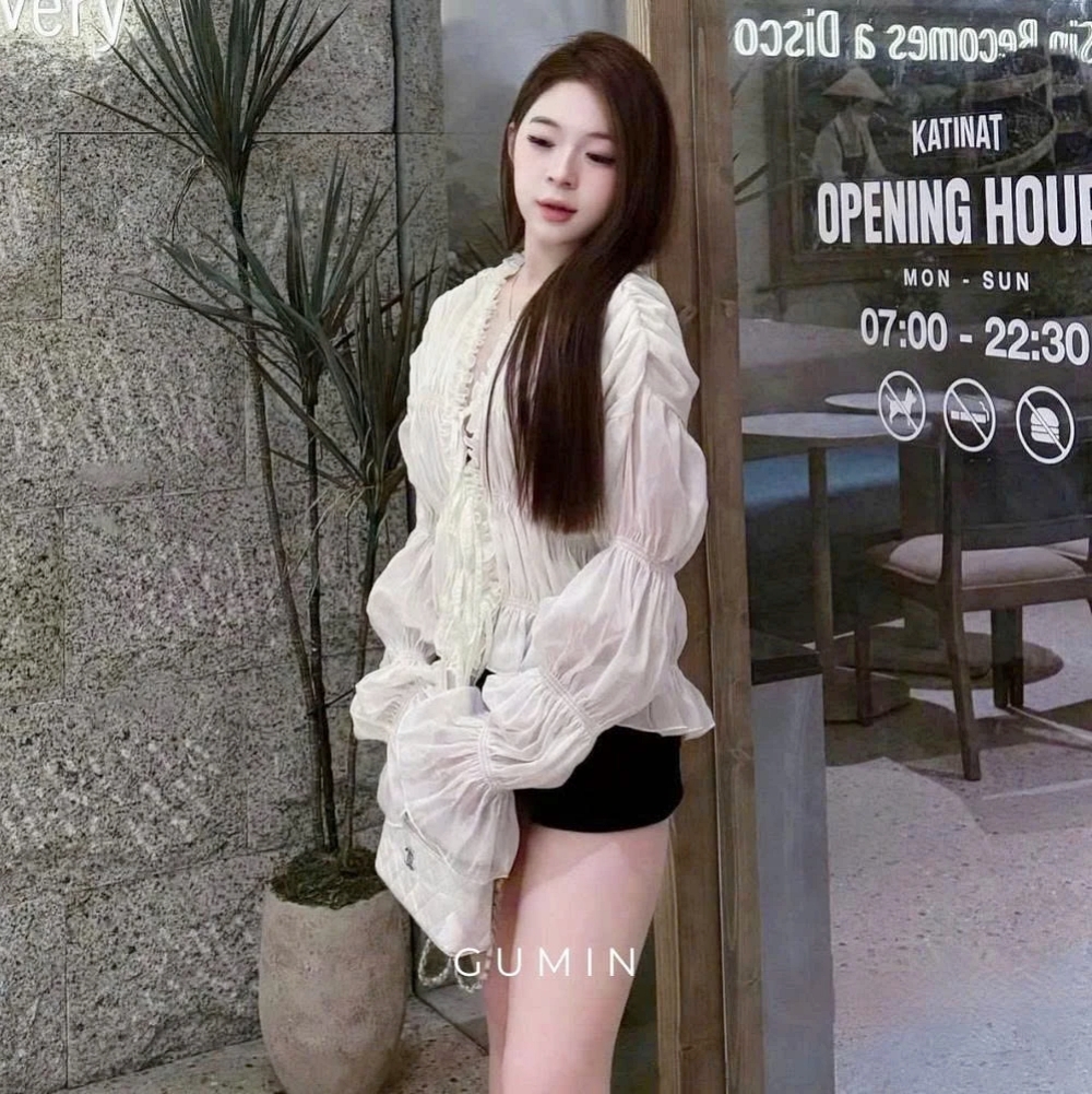 Kh&ocirc;ng cộp m&aacute;c "b&aacute;nh b&egrave;o": &Aacute;o ren b&egrave;o nh&uacute;n h&egrave; 2026 được mặc theo c&aacute;ch tinh tế v&agrave; c&oacute; gu hơn bao giờ hết- Ảnh 10.