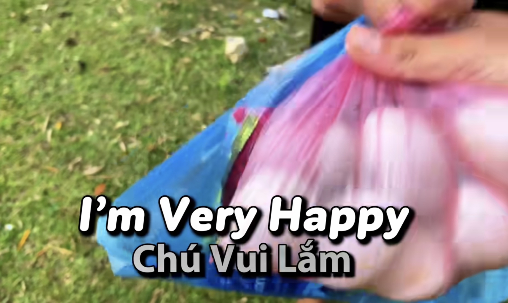 Kh&aacute;ch T&acirc;y bối rối v&igrave; bo tiền nhưng bị đ&aacute;m trẻ v&ugrave;ng cao ki&ecirc;n quyết trả lại- Ảnh 4.