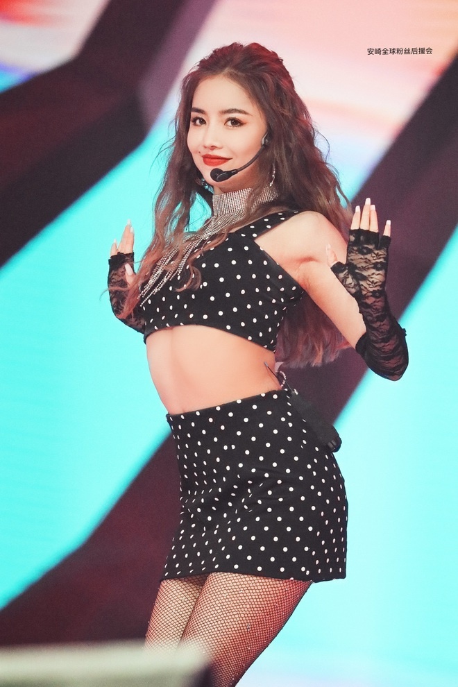 Đồng đội &ldquo;hệ chiến&rdquo; của Trang Ph&aacute;p: Visual ngầu đ&eacute;t, bị tố "t&ograve;m tem" với thầy gi&aacute;o c&oacute; vợ v&agrave; rơi v&agrave;o cảnh thảm hơn 2.300 ng&agrave;y- Ảnh 6.