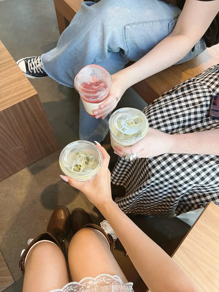 Một ng&agrave;y ti&ecirc;u tiền kiểu mới của d&acirc;n văn ph&ograve;ng- Ảnh 2.