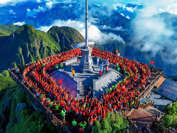 Kh&aacute;m ph&aacute; g&igrave; ở &ldquo;thị trấn đẹp nhất thế giới&rdquo; dịp nghỉ lễ giỗ tổ v&agrave; 30/4 - 1/5? - Ảnh 3.