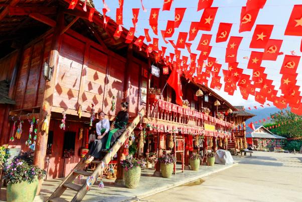 Kh&aacute;m ph&aacute; g&igrave; ở &ldquo;thị trấn đẹp nhất thế giới&rdquo; dịp nghỉ lễ giỗ tổ v&agrave; 30/4 - 1/5? - Ảnh 5.