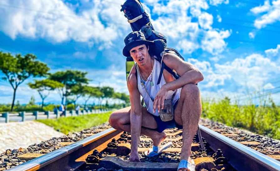 Kh&aacute;ch T&acirc;y bối rối v&igrave; bo tiền nhưng bị đ&aacute;m trẻ v&ugrave;ng cao ki&ecirc;n quyết trả lại- Ảnh 6.