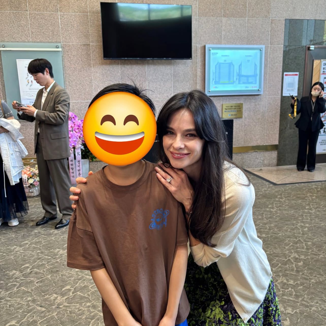 Nhan sắc thật của vợ Song Joong Ki - Ảnh 7.