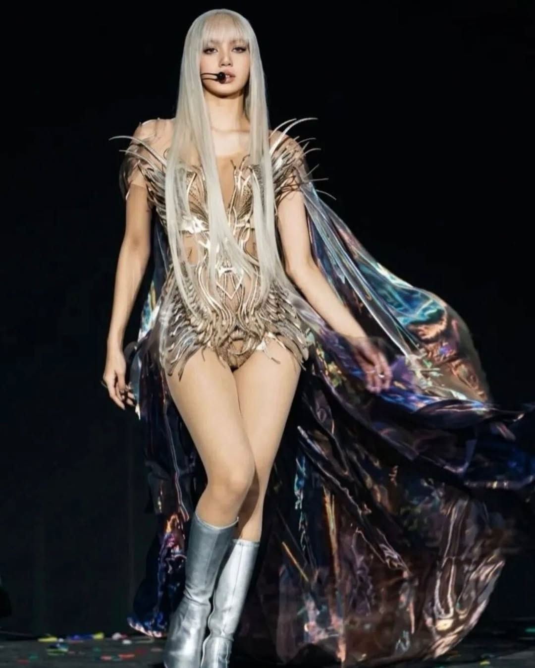 Lisa ở Coachella qu&aacute; đẹp, nhưng giọng h&aacute;t th&igrave; dở - Ảnh 6.