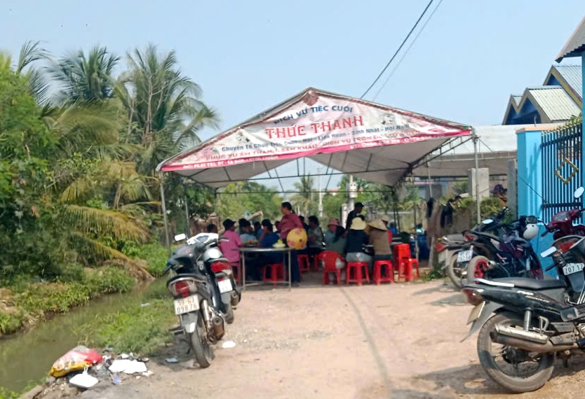 Em b&eacute; chết đuối thương t&acirc;m tại mương nước trước cửa nh&agrave;- Ảnh 1.