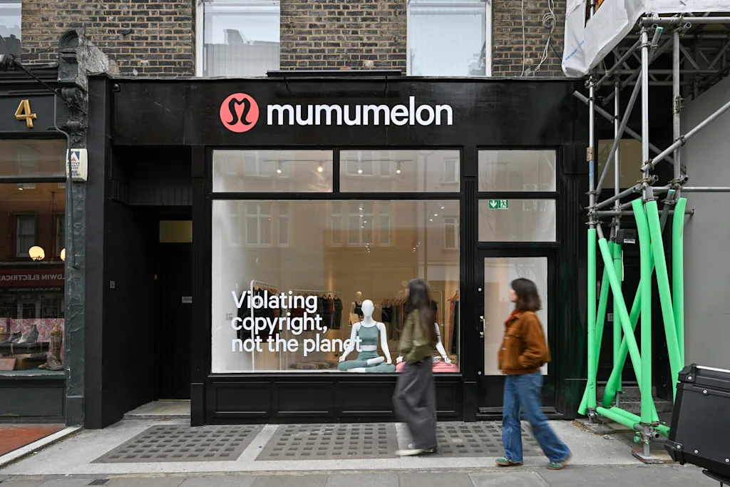 Mumumelon - kẻ đạo nh&aacute;i đ&aacute;ng y&ecirc;u: "Ch&uacute;ng t&ocirc;i lấy thiết kế của Lululemon để họ bớt sống tệ với m&ocirc;i trường"- Ảnh 1.