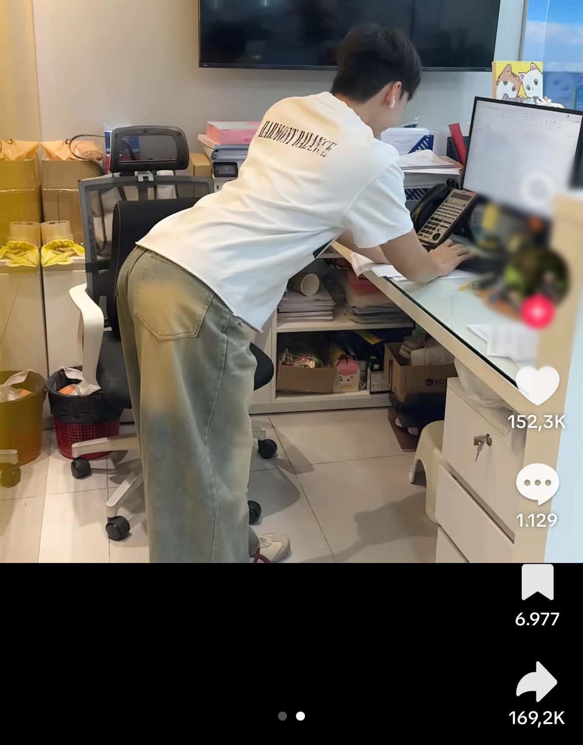 D&aacute;ng đứng B&oacute;ng Ma Hạnh Ph&uacute;c l&agrave; g&igrave; m&agrave; cả MXH bắt trend, xem tới đ&acirc;u ngại hết t&acirc;m can đến đ&oacute;- Ảnh 5.