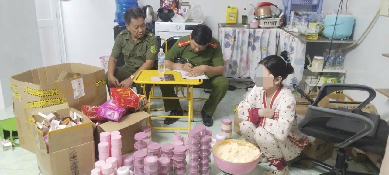 C&ocirc; g&aacute;i 19 tuổi "sản xuất" mỹ phẩm trắng da bằng m&aacute;y đ&aacute;nh trứng: Sự thật ph&iacute;a sau khiến nhiều người r&ugrave;ng m&igrave;nh- Ảnh 1.