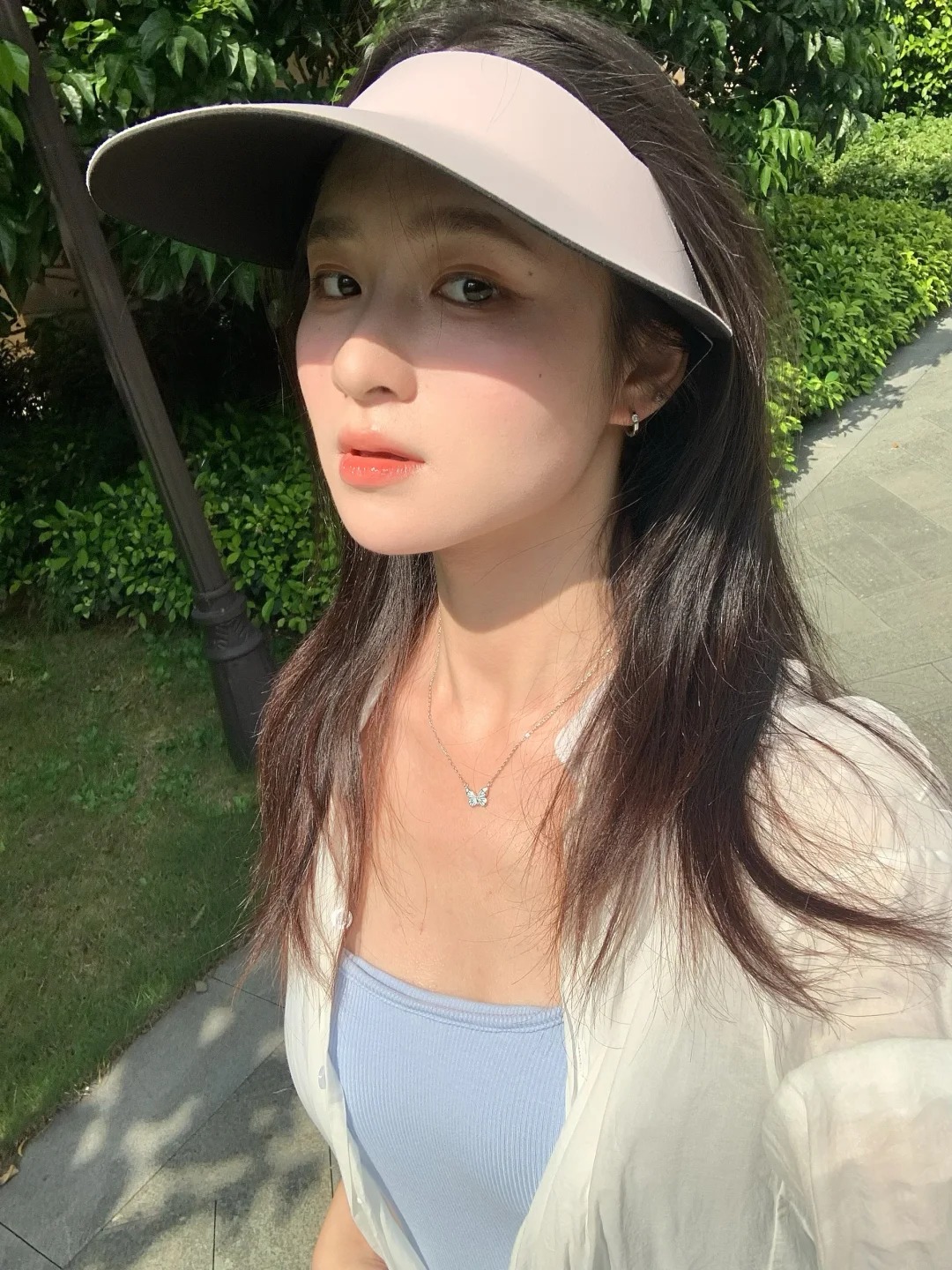 5 khoảnh khắc trong ng&agrave;y bạn "qu&ecirc;n" chống nắng, v&agrave; da đang &acirc;m thầm sạm đi từ đ&oacute;- Ảnh 5.