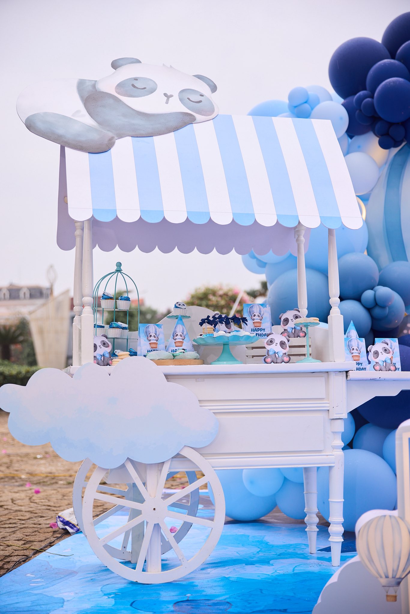 B&eacute; Panda tr&ograve;n 1 tuổi: Tiệc th&ocirc;i n&ocirc;i tổ chức tại dinh thự ho&agrave;nh tr&aacute;ng, m&agrave;n "chốt mic" của qu&yacute; tử nh&agrave; nữ MC g&acirc;y sốt - Ảnh 8.