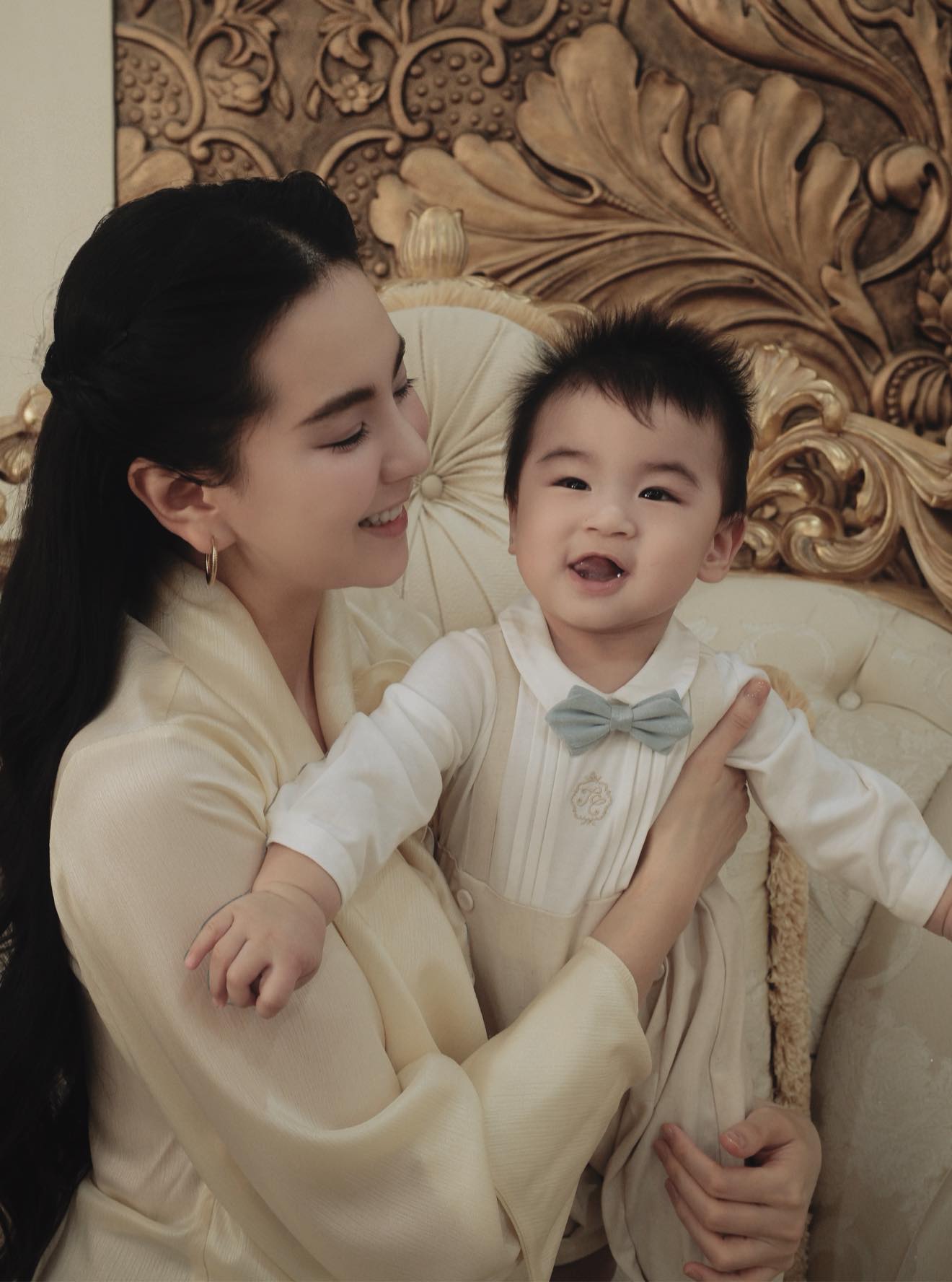 B&eacute; Panda tr&ograve;n 1 tuổi: Tiệc th&ocirc;i n&ocirc;i tổ chức tại dinh thự ho&agrave;nh tr&aacute;ng, m&agrave;n "chốt mic" của qu&yacute; tử nh&agrave; nữ MC g&acirc;y sốt - Ảnh 16.