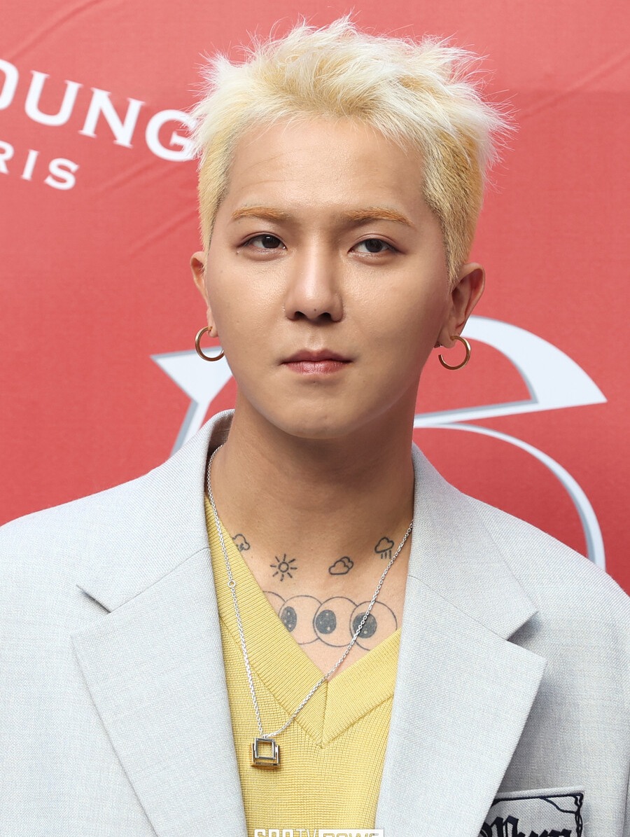 Nam nghệ sĩ c&uacute;i gằm mặt hầu t&ograve;a v&agrave;o s&aacute;ng nay, bị đề nghị 1 năm 6 th&aacute;ng t&ugrave;: "T&ocirc;i đang mắc chứng rối loạn lưỡng cực v&agrave; rối loạn hoảng sợ"- Ảnh 8.