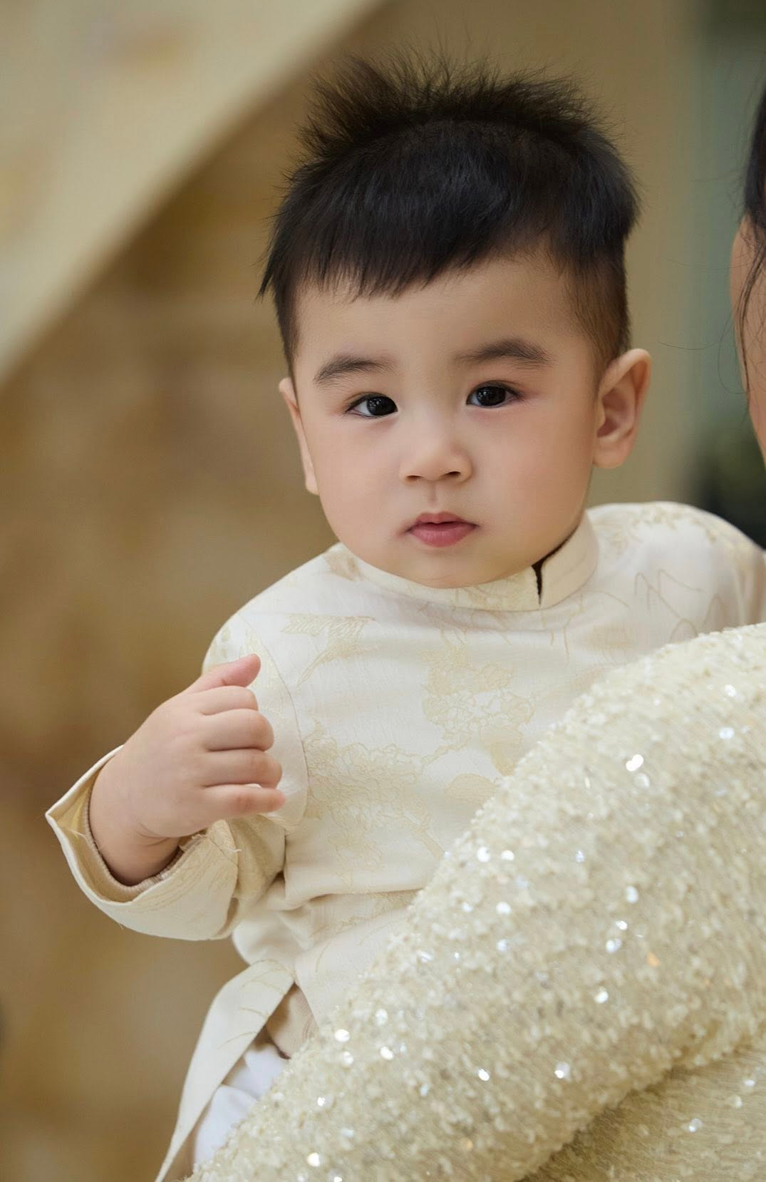 B&eacute; Panda tr&ograve;n 1 tuổi: Tiệc th&ocirc;i n&ocirc;i tổ chức tại dinh thự ho&agrave;nh tr&aacute;ng, m&agrave;n "chốt mic" của qu&yacute; tử nh&agrave; nữ MC g&acirc;y sốt - Ảnh 17.