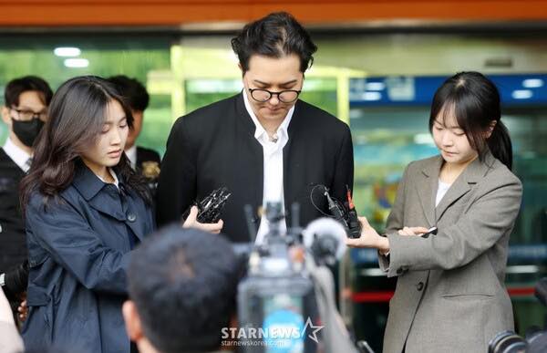 Nam nghệ sĩ c&uacute;i gằm mặt hầu t&ograve;a v&agrave;o s&aacute;ng nay, bị đề nghị 1 năm 6 th&aacute;ng t&ugrave;: "T&ocirc;i đang mắc chứng rối loạn lưỡng cực v&agrave; rối loạn hoảng sợ"- Ảnh 5.