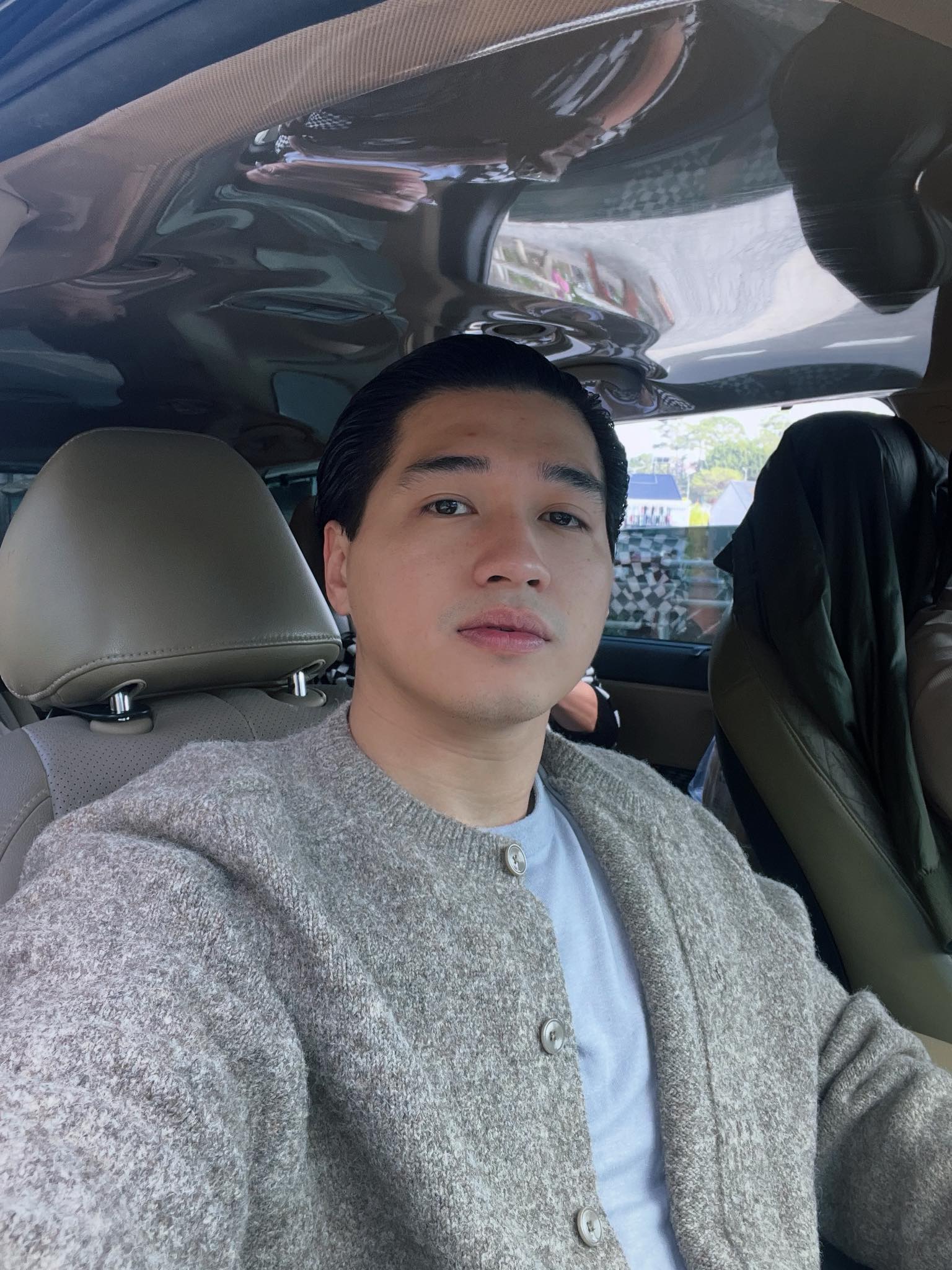 Đ&acirc;y m&agrave; l&agrave; nam thần top đầu Vbiz sao, rốt cuộc đ&atilde; trải qua chuyện g&igrave; khiến diện mạo lạ lẫm thế n&agrave;y?- Ảnh 1.