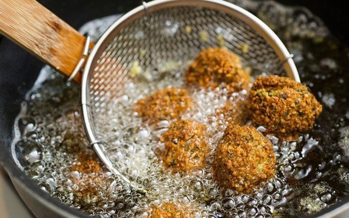 Lời khuy&ecirc;n đến những người c&oacute; th&oacute;i quen uống cạn nước phở - Ảnh 2.
