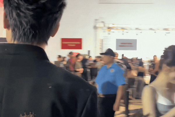 Hot rần rần clip V&otilde; Điền Gia Huy bơ đẹp Tam Triều D&acirc;ng tại sự kiện, tưởng phim giả t&igrave;nh thật cơ m&agrave;- Ảnh 1.