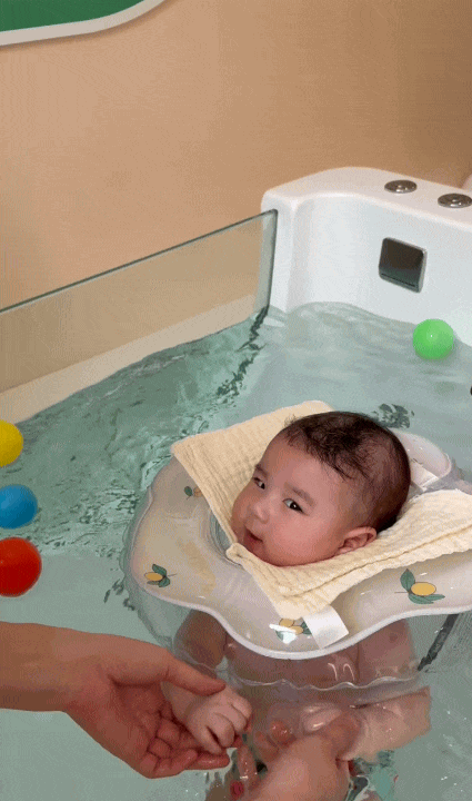 B&eacute; Panda tr&ograve;n 1 tuổi: Tiệc th&ocirc;i n&ocirc;i tổ chức tại dinh thự ho&agrave;nh tr&aacute;ng, m&agrave;n "chốt mic" của qu&yacute; tử nh&agrave; nữ MC g&acirc;y sốt - Ảnh 15.