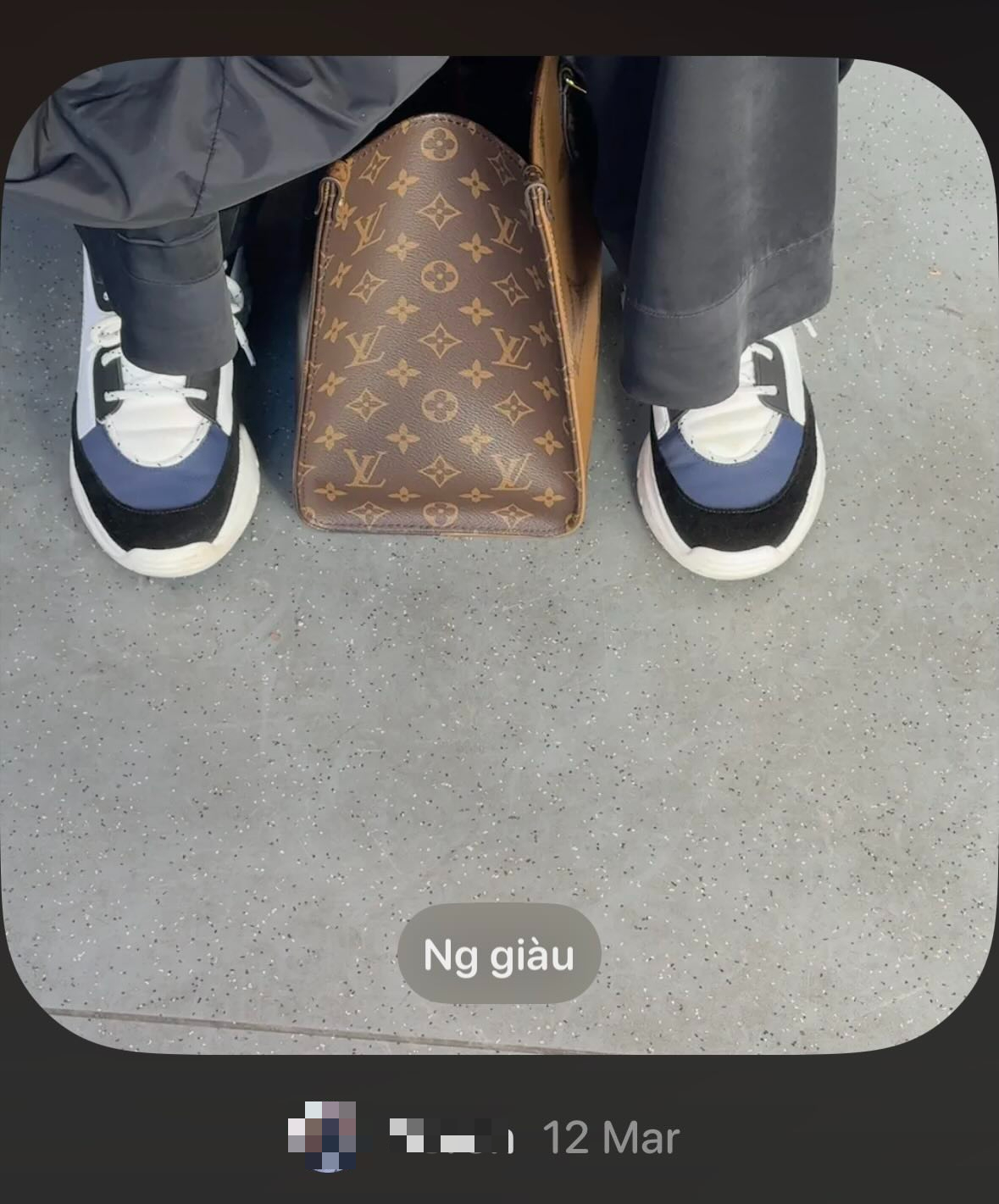 Kh&aacute;ch T&acirc;y d&ugrave;ng hết vốn liếng tiếng Việt để chơi Locket: Thấy sai sai nhưng sao viral thế n&agrave;y- Ảnh 5.