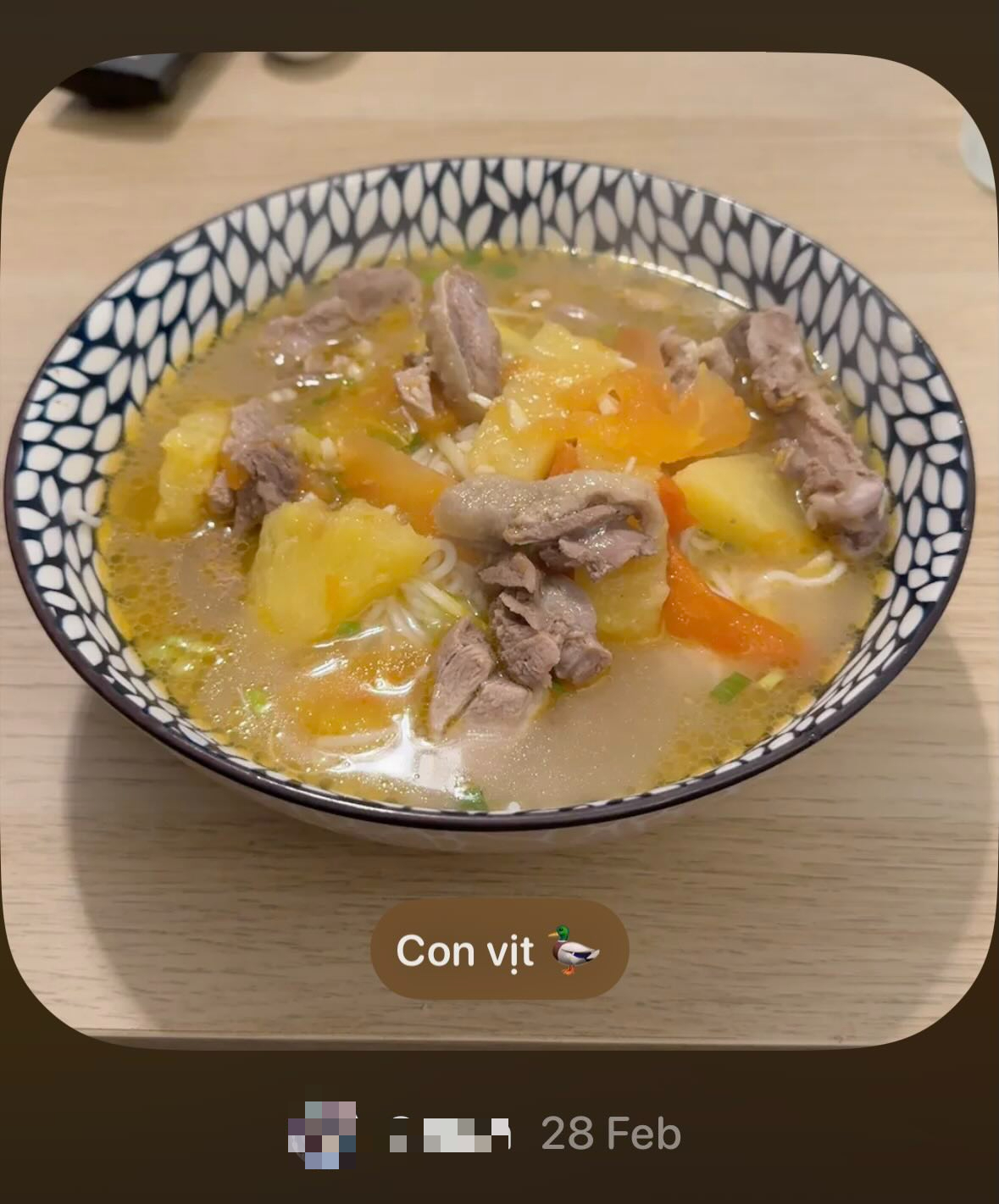 Kh&aacute;ch T&acirc;y d&ugrave;ng hết vốn liếng tiếng Việt để chơi Locket: Thấy sai sai nhưng sao viral thế n&agrave;y- Ảnh 3.