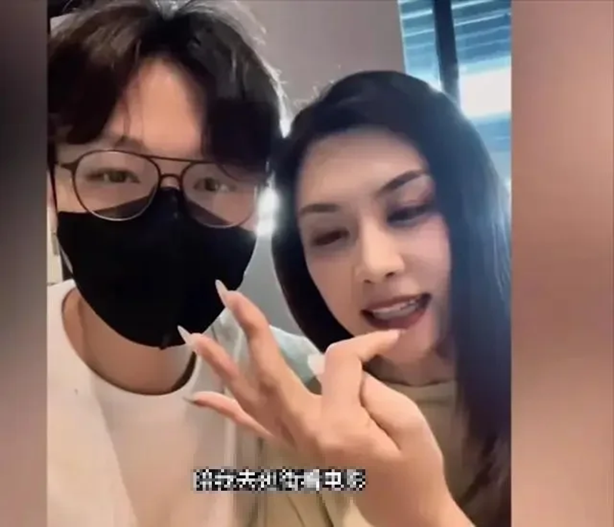 Gặp lại nhau sau 8 năm kể từ lần xem mắt, cặp đ&ocirc;i liền đưa nhau đi đăng k&yacute; kết h&ocirc;n ngay - Ảnh 2.