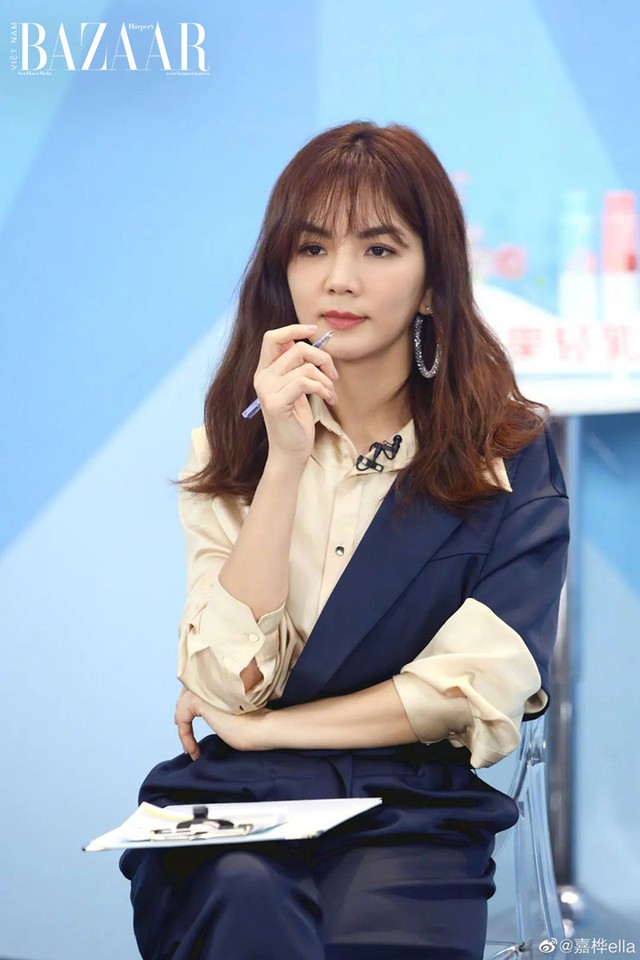 Sao nữ hạng A Đ&agrave;i Loan Ella  ở tuổi 45 vẫn khoe eo con kiến: Ăn tinh bột m&agrave; giảm 3kg khiến nhiều người ngỡ ng&agrave;ng: Qu&aacute; "thần th&aacute;nh"!- Ảnh 1.