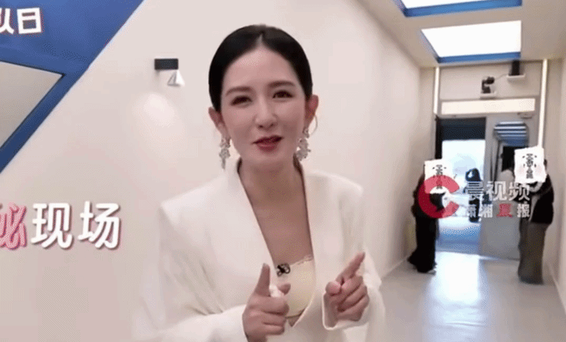 Tiết lộ g&acirc;y sốc về show Trung Quốc Trang Ph&aacute;p đang thi: Ekip kh&oacute;a cửa toilet, để 33 Chị Đẹp nhịn đi vệ sinh hơn 8 tiếng- Ảnh 1.