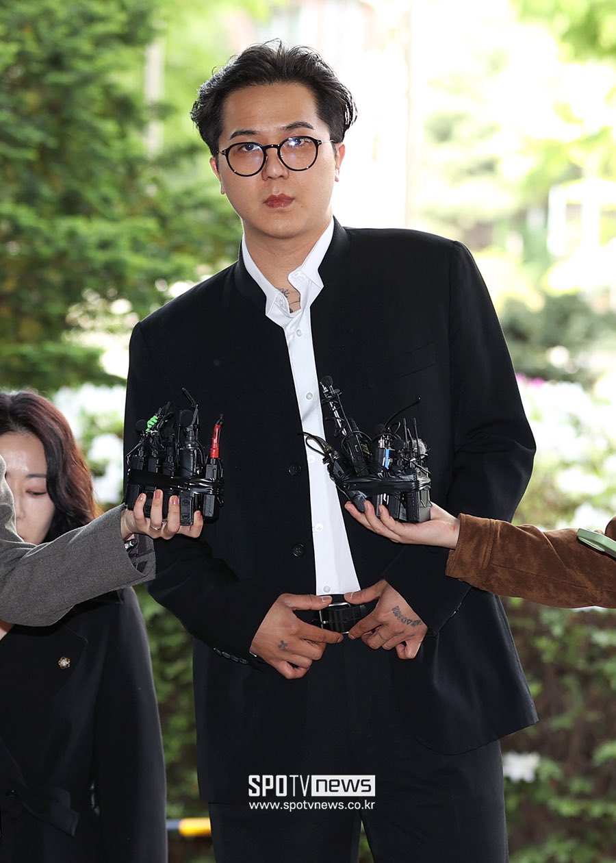 Nam nghệ sĩ c&uacute;i gằm mặt hầu t&ograve;a v&agrave;o s&aacute;ng nay, bị đề nghị 1 năm 6 th&aacute;ng t&ugrave;: "T&ocirc;i đang mắc chứng rối loạn lưỡng cực v&agrave; rối loạn hoảng sợ"- Ảnh 3.