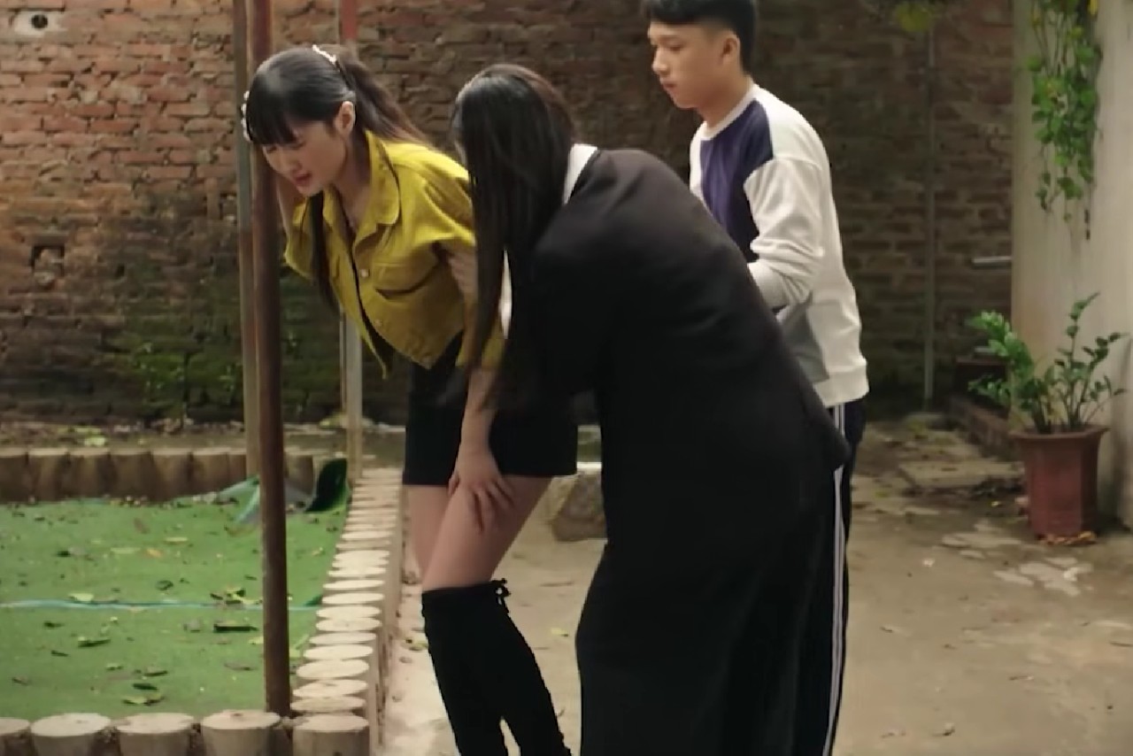 Kh&oacute; chịu v&ocirc; c&ugrave;ng với mỹ nh&acirc;n Việt 25 tập phim chỉ đi 1 đ&ocirc;i gi&agrave;y, ngay cả c&aacute;i &aacute;o cũng sản xuất theo l&ocirc;- Ảnh 6.